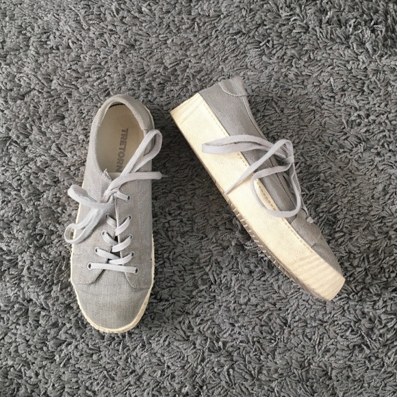 Platform sneakers - Picture 1 of 3